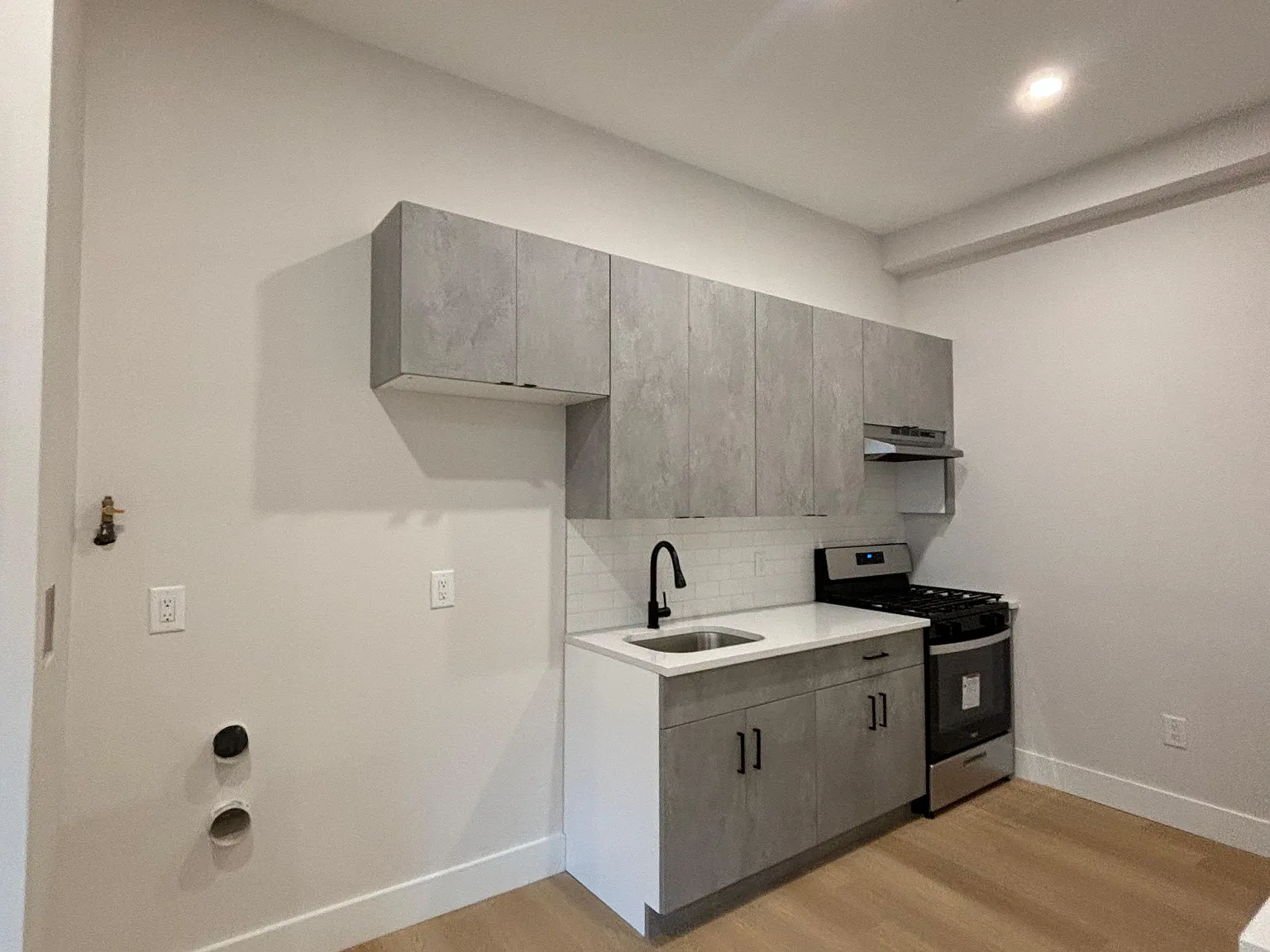 Studio, 500 sqft, $1,550 — Photo 2