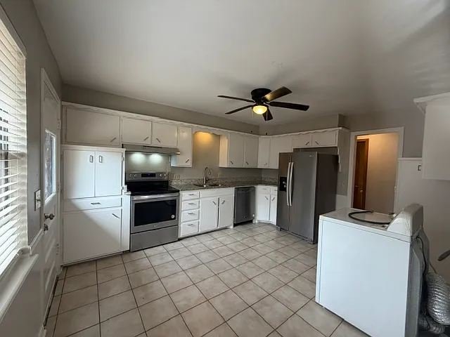 3613 N Drexel Blvd — Photo 10