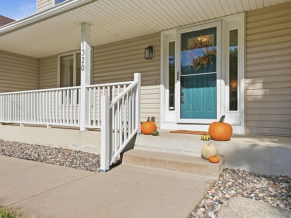3rd image of 1320 Wildflower Ln