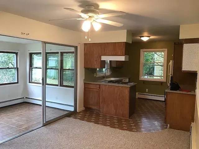 5 bed, 2286 sqft, $5,700 — Photo 2