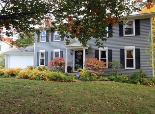 5 Rensselaer Dr, Pittsford, NY 14534