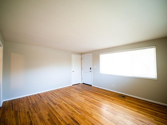 2nd image of 1179 E Blaine Ave #B