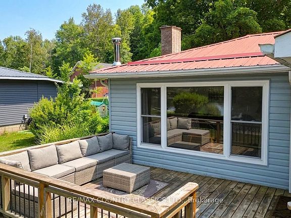 5th image of 1055 Burleigh Rd