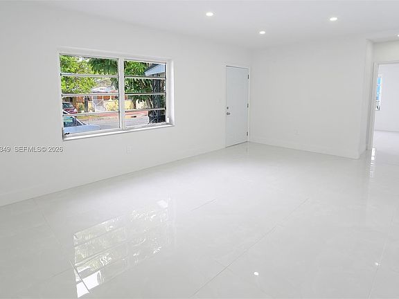 5th image of 995 SW 14th Ave #995