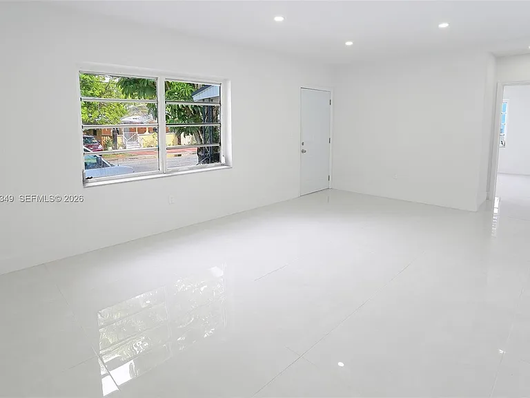 995 SW 14th Ave #995 — Photo 5