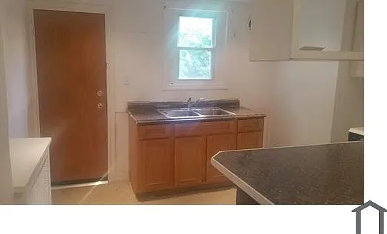 3 bed, $1,900 — Photo 3