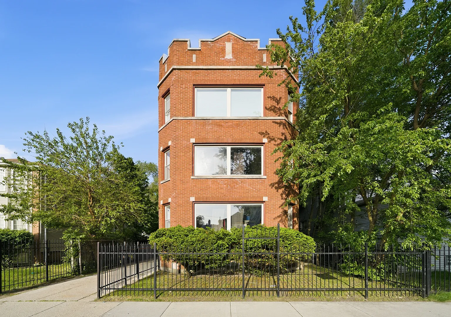 3 bed, 1.5 bath, 1500 sqft, $2,300 — Photo 2