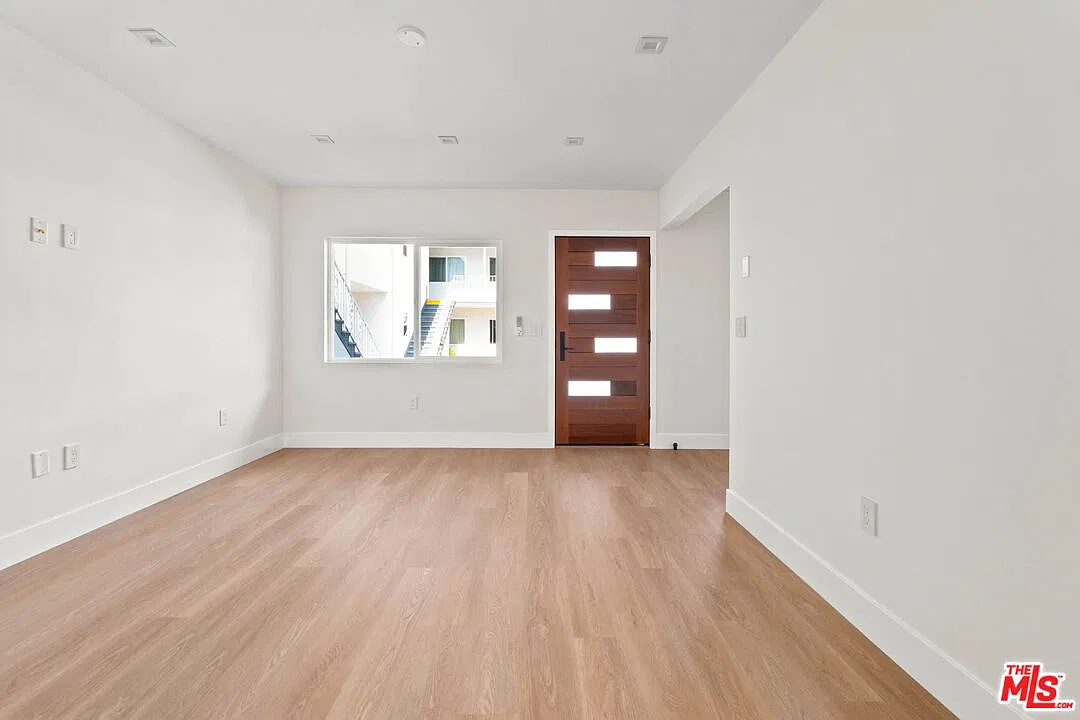 1 bed, 1.0 bath, $2,585 — Photo 3