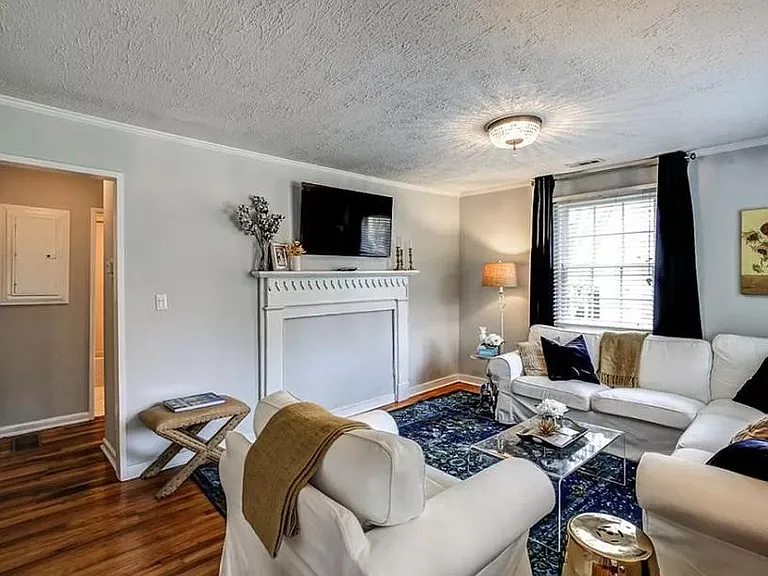 1812 Hickory Rd — Photo 3