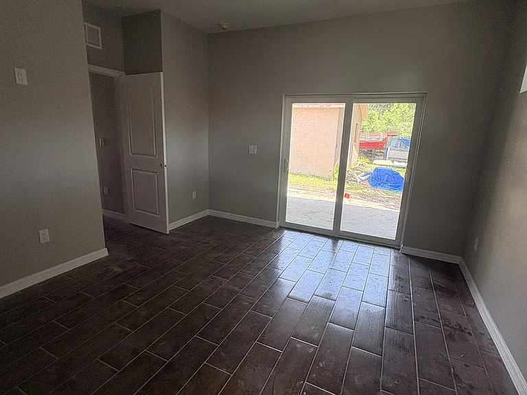 554 Ronnoc Ln — Photo 9