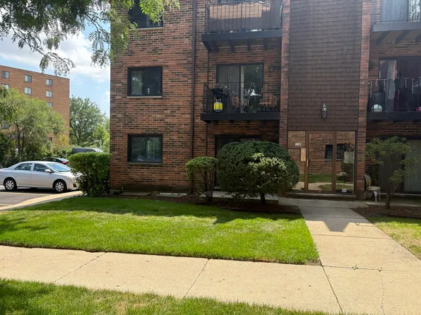 1785 W Algonquin Rd APT 1A, Mount Prospect, IL 60056