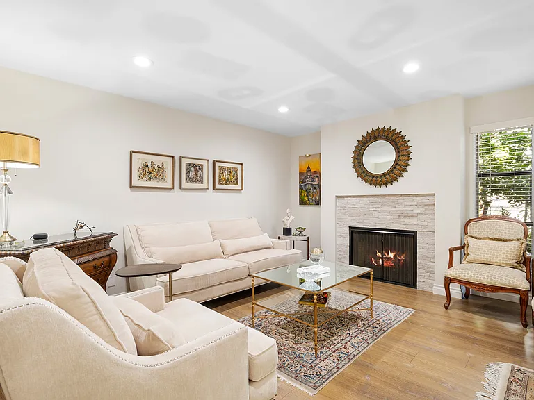 236 N Louise St #109 — Photo 5