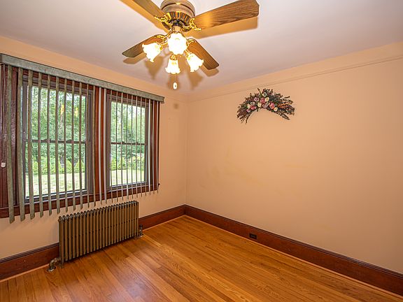 2nd image of 175 Woodhull Ave