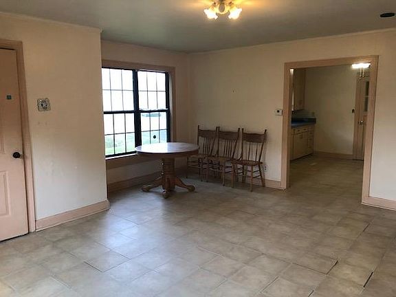 2nd image of 1213 W C St