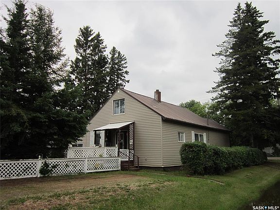 2nd image of 101 1st STREET E