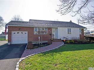 2 Elba Pl, East Northport, NY 11731