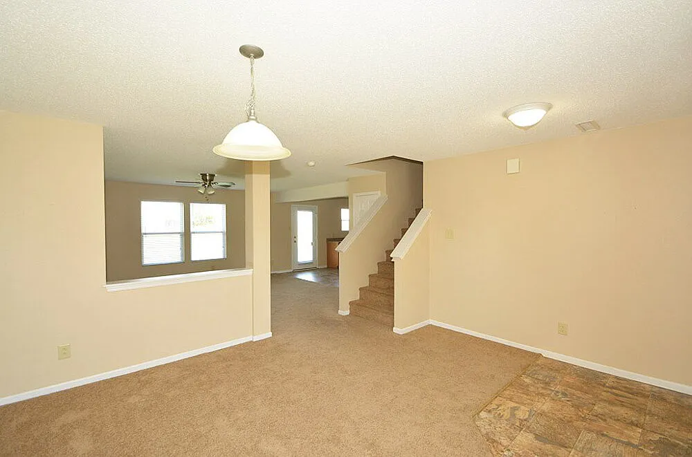 3 bed, 2.5 bath, 2035 sqft, $2,145 — Photo 4