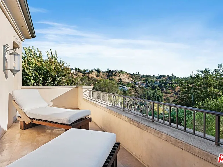 8 Beverly Ridge Ter — Photo 39