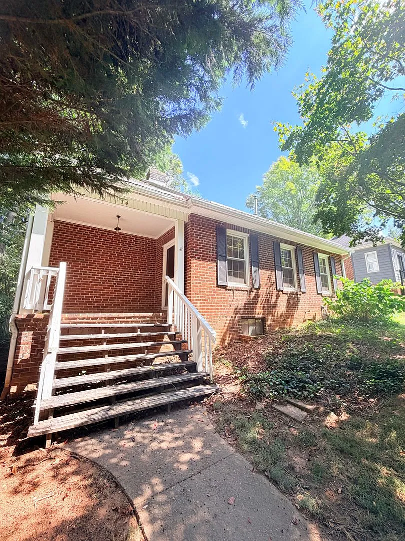Enka Village Home for rent. 2 bedroom/1 bathroom with 2 bonus rooms! — Photo 2