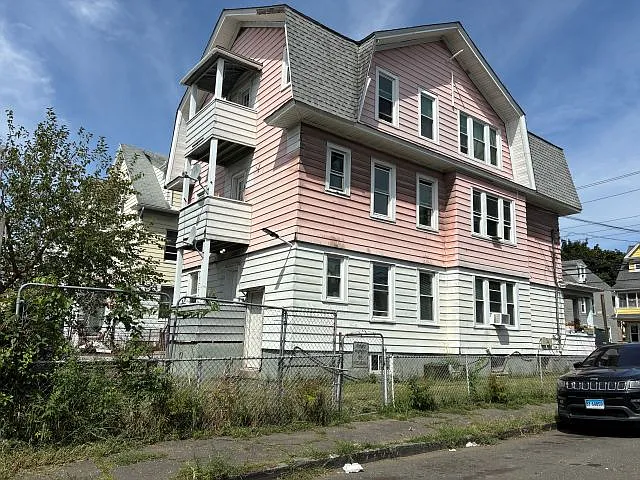 163 Parrott Ave #2