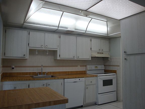2nd image of 1840 Fairview Villas Dr APT 2