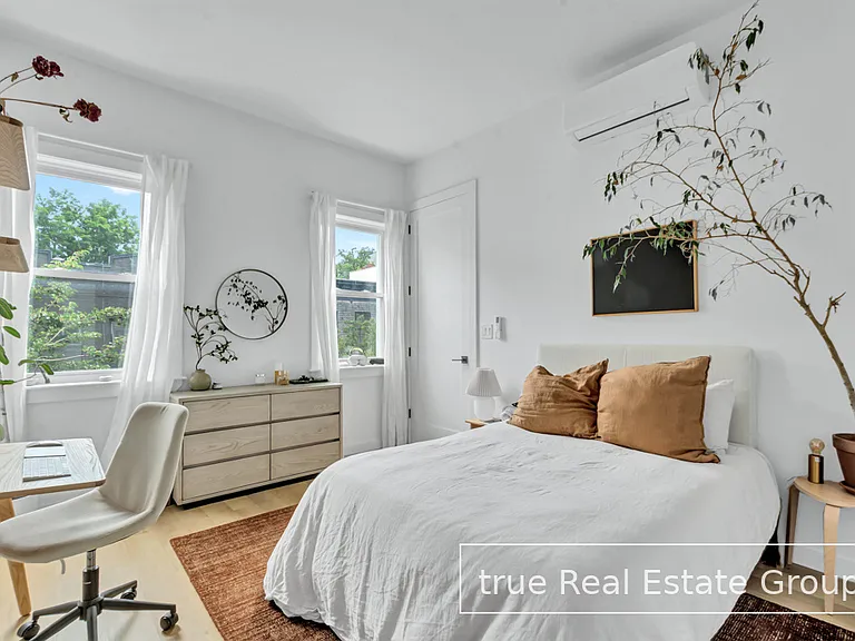 135 S 1st St #3 — Photo 6