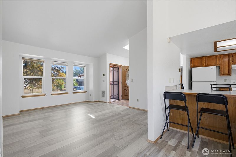 2nd image of 1239 Juniper Dr SE