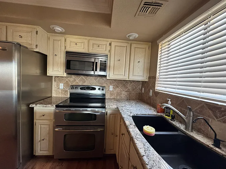2022 Merrill Ln #6D — Photo 28