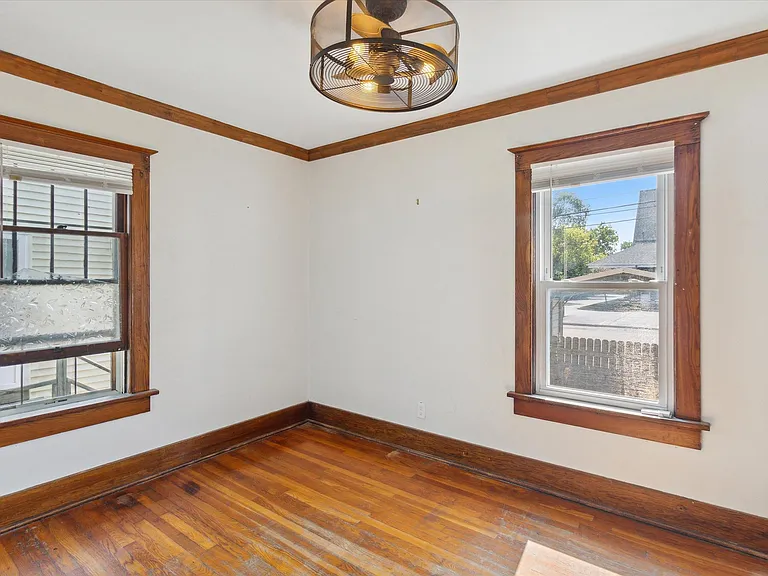 112 E Center St — Photo 12