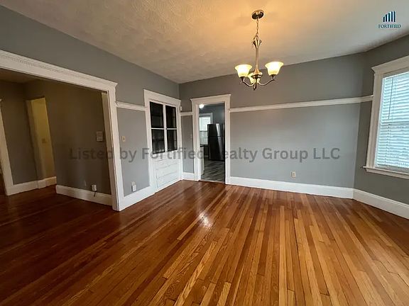 5th image of 142 Washington St #1
