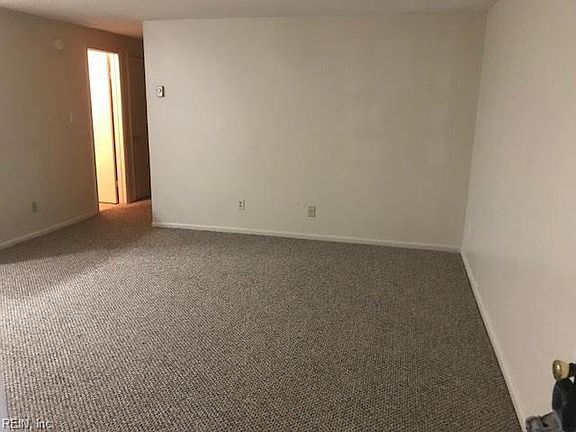 2nd image of 1415 Lois Ln APT L