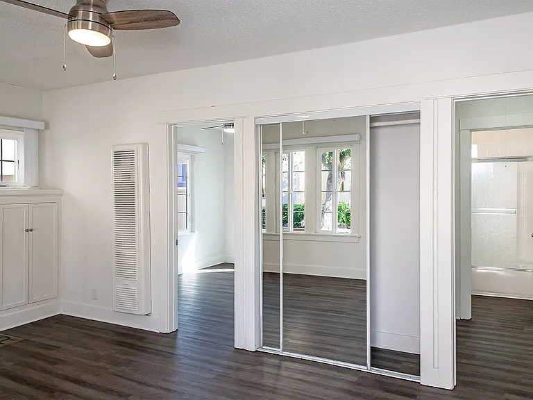 1109 N Lake Ave — Photo 2
