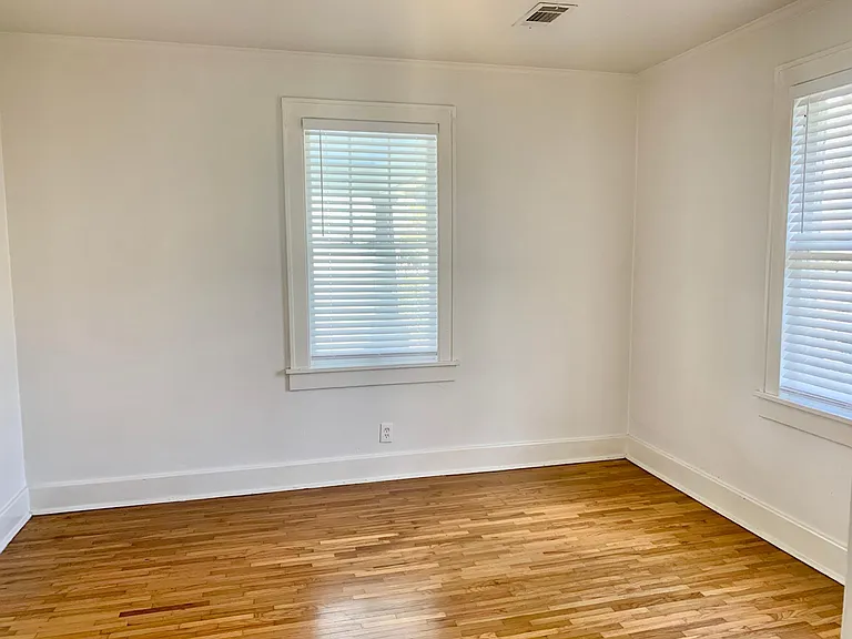 303 N Van Buren St — Photo 18