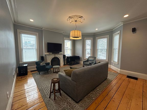 3rd image of 1 Pickering Ave