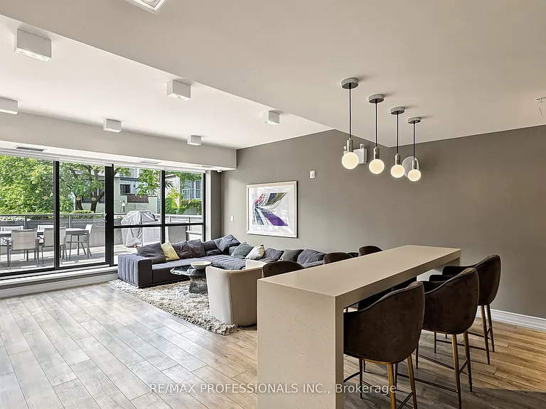 90 Niagara St #311 — Photo 23
