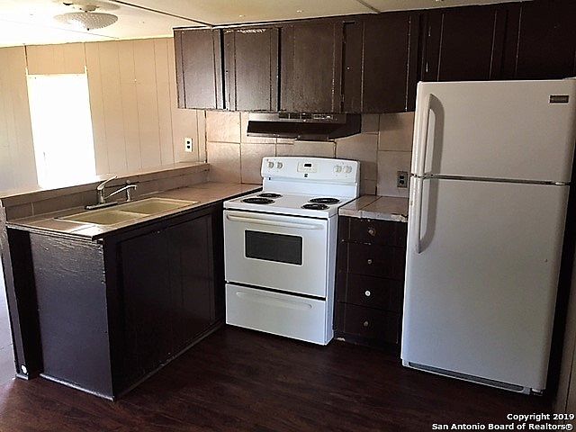 1st image of 1102 Simmons Ave