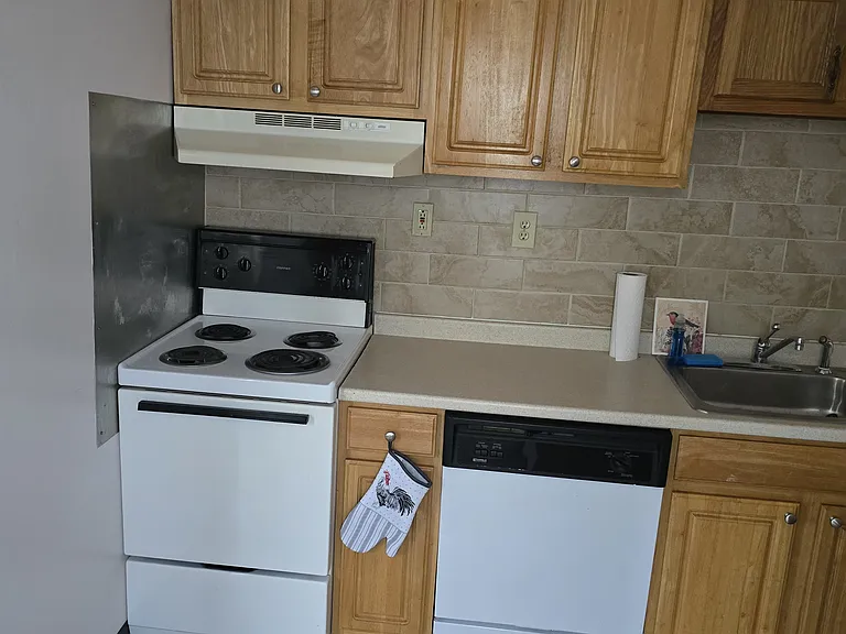 185 Ford Ave #1 — Photo 11
