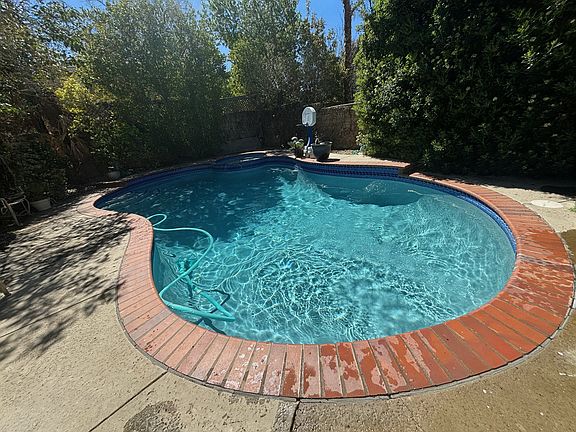 2nd image of 2658 Paxton Ave