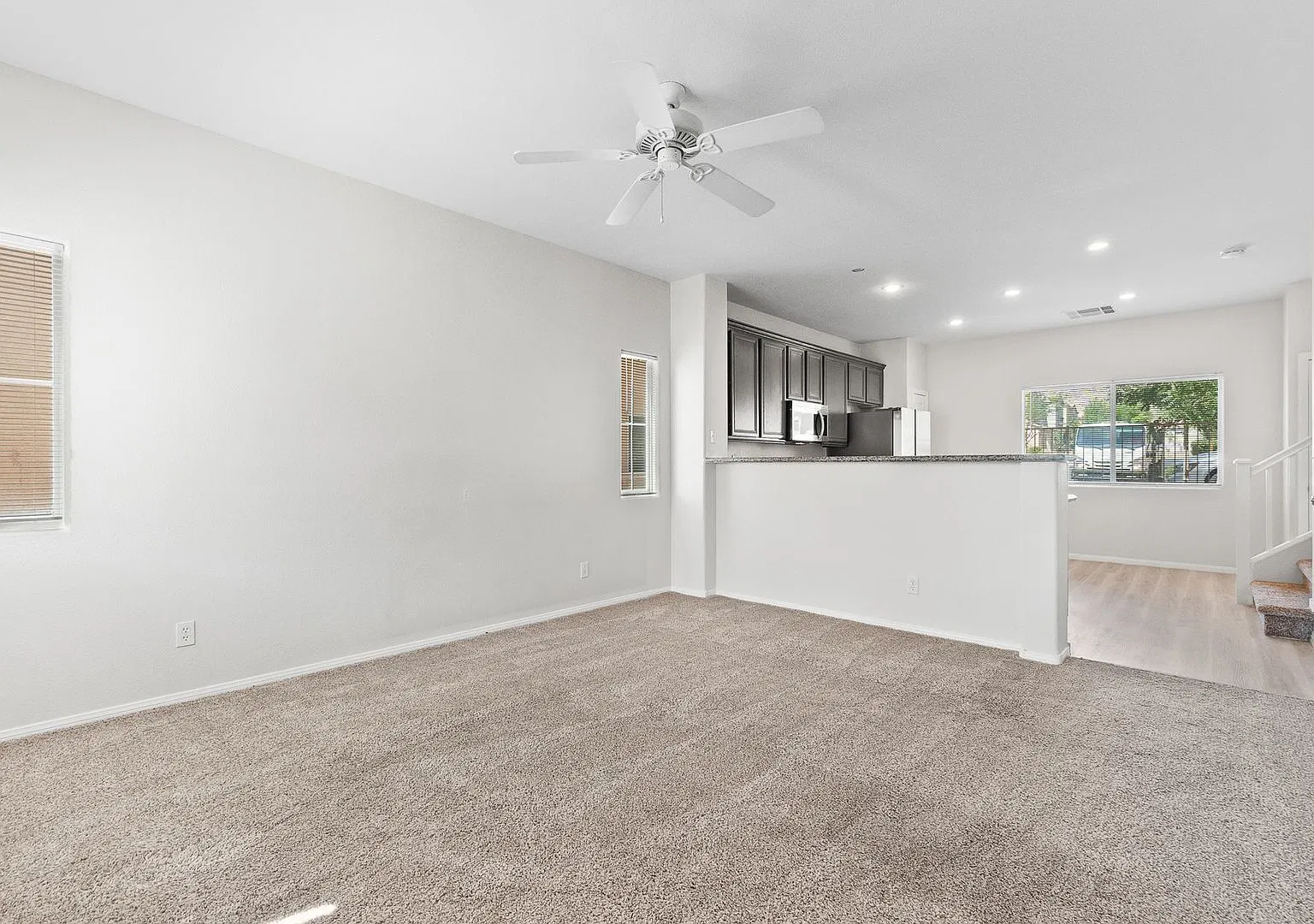 Stunning 2 Bedroom House in Spring Valley, Las Vegas! — Photo 4