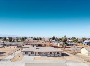 12828 Navajo Rd, Apple Valley, CA 92308