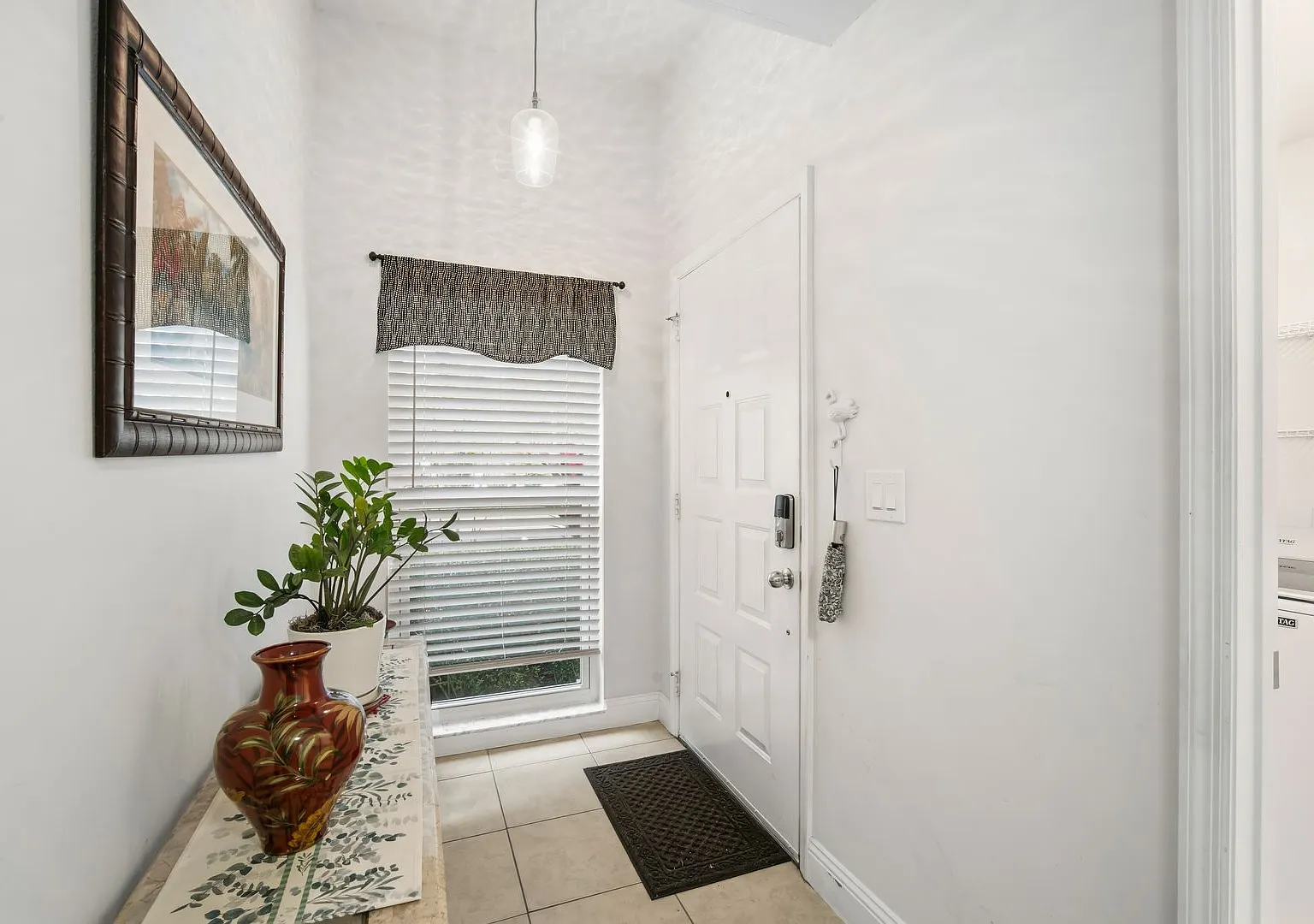 Fully Furnished First-Floor Condo in Active 55+ Sun City Center — Photo 4