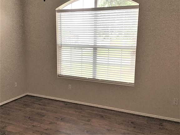 3rd image of 11919 Lois Ln