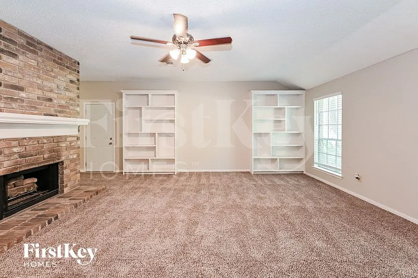 3 bed, 2.0 bath, 1696 sqft, $1,885 — Photo 4