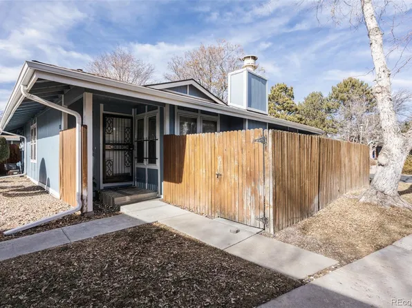 211 S Newark Circle, Aurora, CO 80012