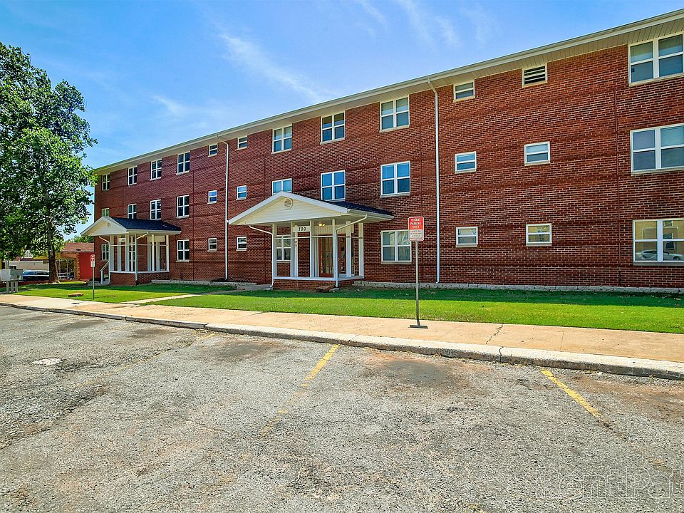 2nd image of 710 Culbertson Dr APT 4
