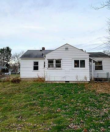 2nd image of 39 W Meadowlawn Ave