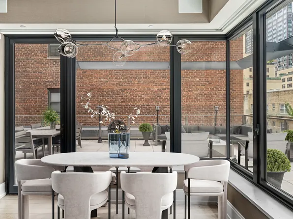 301 East 50th Street image 2 of 18