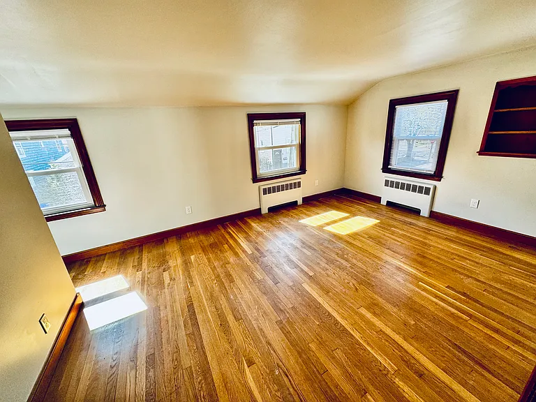 10 Thompson St #2 — Photo 9