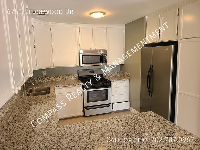 6751 Ledgewood Dr — Photo 32