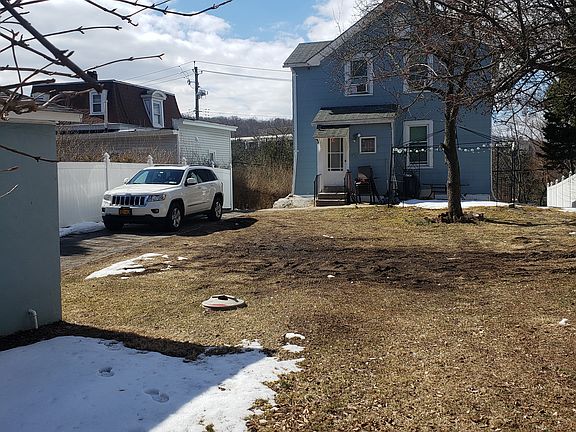 4th image of 563 Benedict Ave